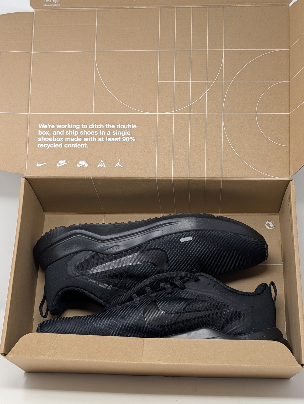 Nike Downshifter 12 Men’s Size 11 Black/Smoke Gray Running Shoes DD9293-002